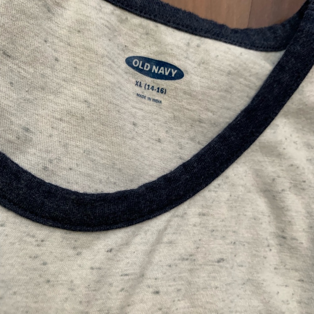 Boys old navy tank top - Picture 3 of 4